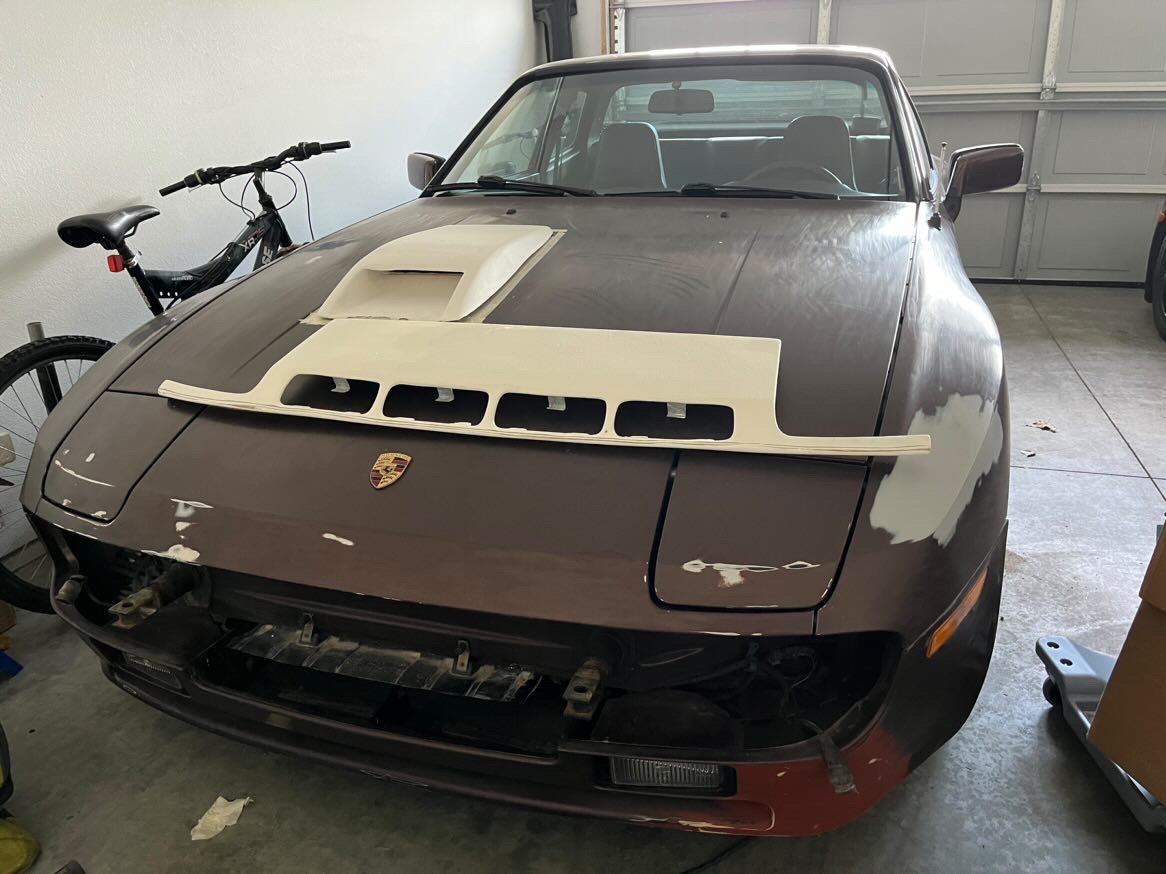 Porsche 944 Front View 1