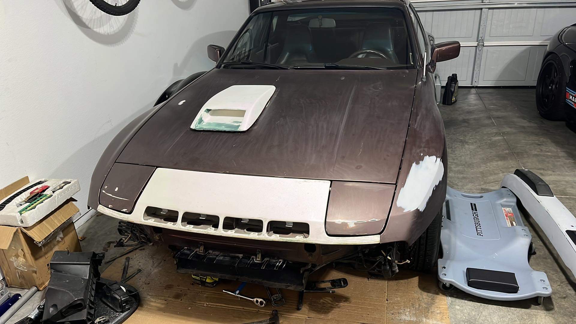 Porsche 944 Front View 2